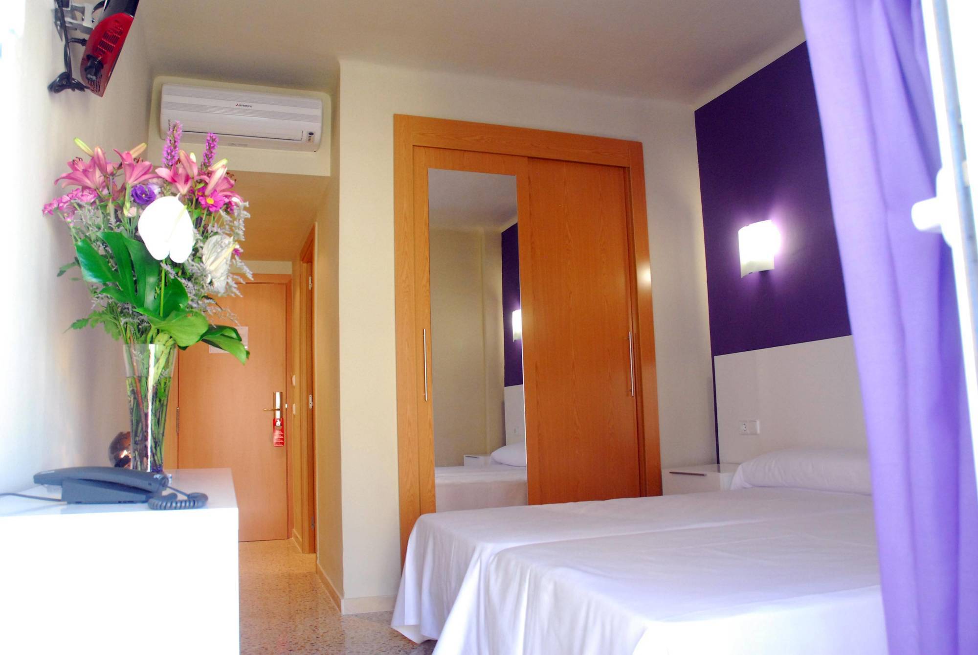 Hotel Moremar By Alegria Lloret de Mar Bagian luar foto